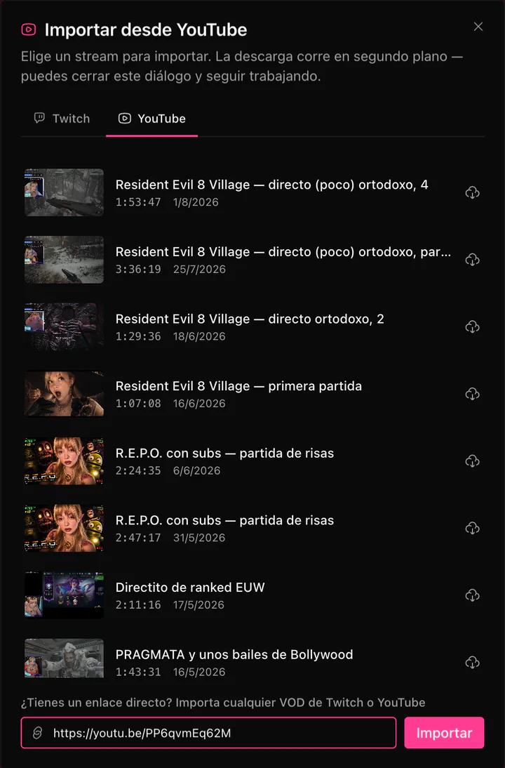 El diálogo de importación de ClipEZ en la pestaña de YouTube, con los streams pasados del propio canal conectado en filas de miniatura, título, duración y fecha de subida, cada una con un botón de descarga. Al pie del diálogo, un campo de enlace directo contiene una URL de youtu.be junto a un botón Importar, para pegar en su lugar cualquier VOD de Twitch o YouTube.