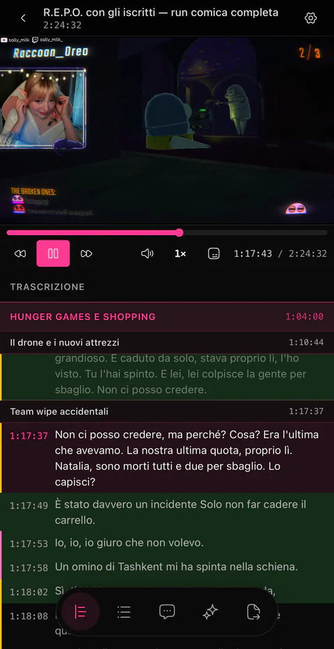 Un progetto aperto su iPhone: lo stream va in riproduzione in alto e la trascrizione scorre sotto, con i titoli dei capitoli in mezzo e, durante la riproduzione, la riga marcata come quella che si sta pronunciando.