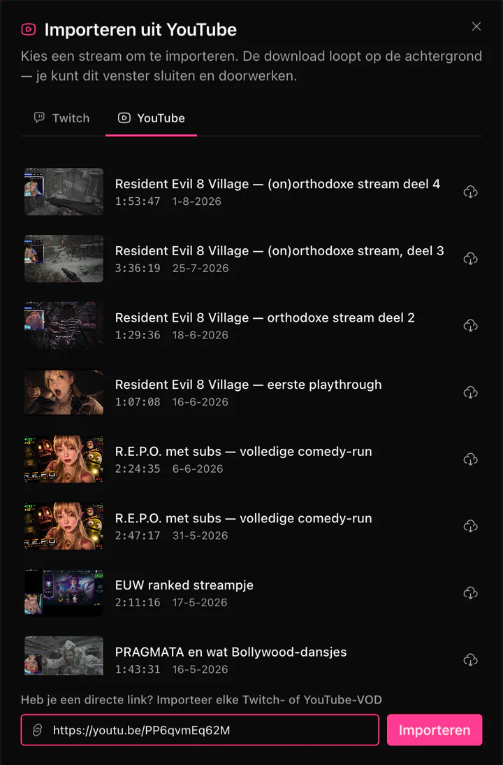 Het ClipEZ-importvenster op het tabblad YouTube, met de eerdere streams van het gekoppelde kanaal als rijen met thumbnail, titel, duur en uploaddatum, elk met een downloadknop. Onderaan het venster staat in het veld voor directe links een youtu.be-URL naast een knop Importeren, om in plaats daarvan elke Twitch- of YouTube-VOD te plakken.