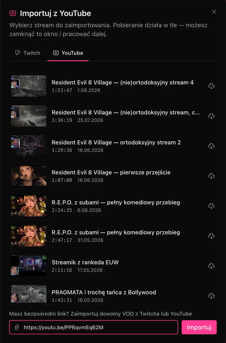 Okno importu ClipEZ na zakładce YouTube, z listą poprzednich streamów podłączonego kanału jako wierszy z miniaturą, tytułem, czasem trwania i datą przesłania, każdy z przyciskiem pobierania. Na dole okna pole linku bezpośredniego zawiera adres youtu.be, a obok niego przycisk Importuj — służy do wklejenia zamiast tego dowolnego VOD-a z Twitcha albo YouTube'a.
